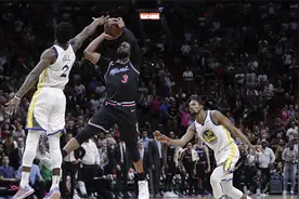 NBA视频：韦德绝杀领衔十佳球，谁不服？热火肆虐勇士防线，阿杜成背景图片