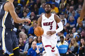 十佳球：韦德死亡封盖KD+快攻暴扣领衔，东契奇神球两度上榜，杜兰特嗜血三分图片